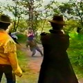 Z filmu Píseň coltů (1993)