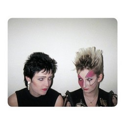 Simon Barker aka Six, Jordan, Siouxsie – St James Hotel (2)